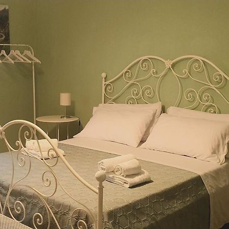 La Casa Di Andreina Hotel มอนเดลโล ภายนอก รูปภาพ
