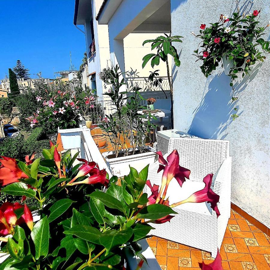 La Casa Di Andreina Hotel มอนเดลโล ภายนอก รูปภาพ